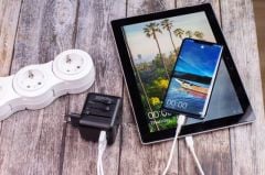 49543 CHR UTA-01 UNIVERSAL TRAVEL ADAPTER WITH 2 X USB-A PORTS